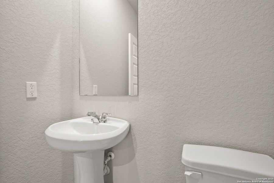 Image 27 of a home in Cinco Lakes.