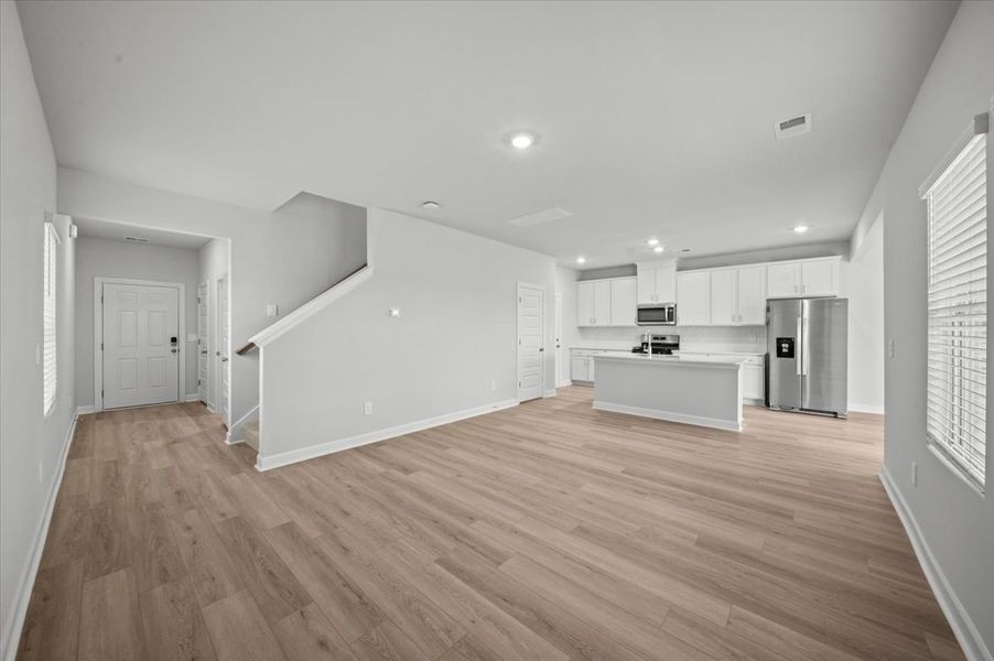 Spacious, unfurnished interior of a new home in Pleasant Brook, Greenville (Image 16).