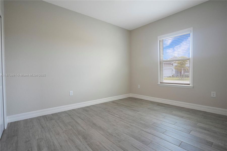 Spacious, unfurnished interior of a new home in , Port Charlotte (Image 12).