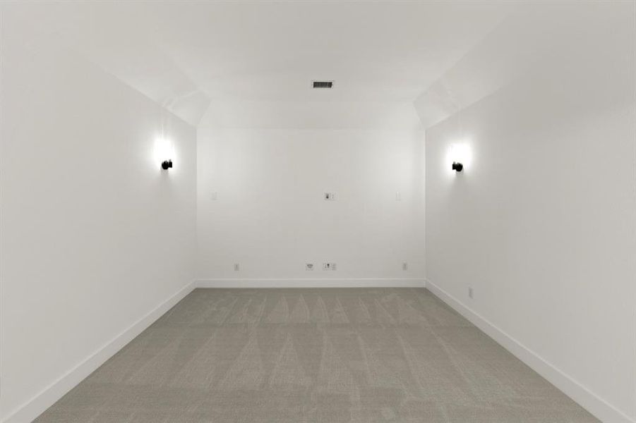 22. 16322 Old Westbury - Media