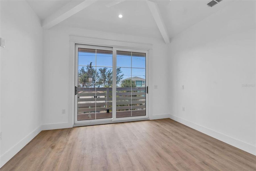Spacious, unfurnished interior of a new home in , Bradenton Beach (Image 15).