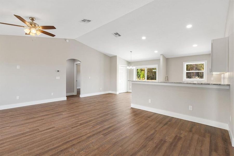 Spacious, unfurnished interior of a new home in , Ocklawaha (Image 25).