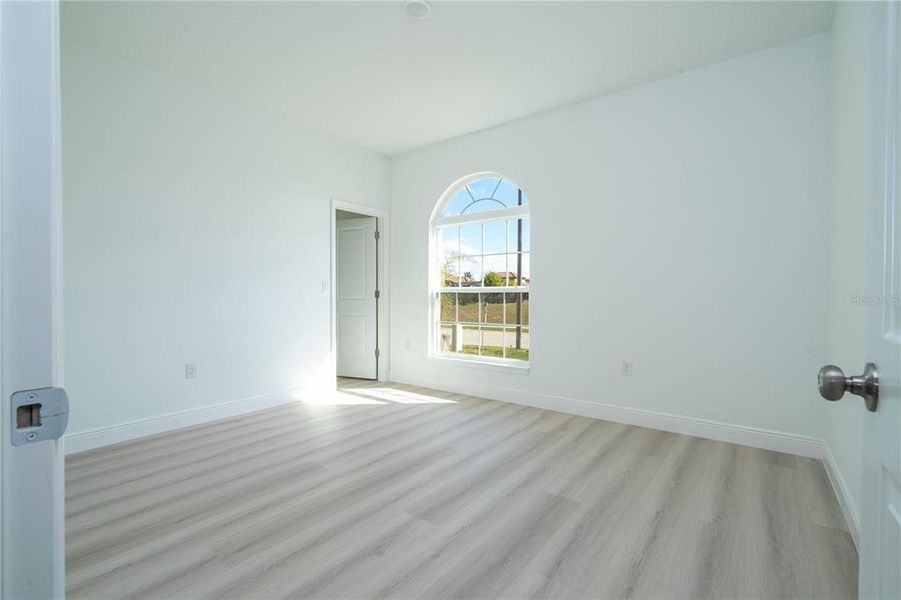 Spacious, unfurnished interior of a new home in , Haines City (Image 23).