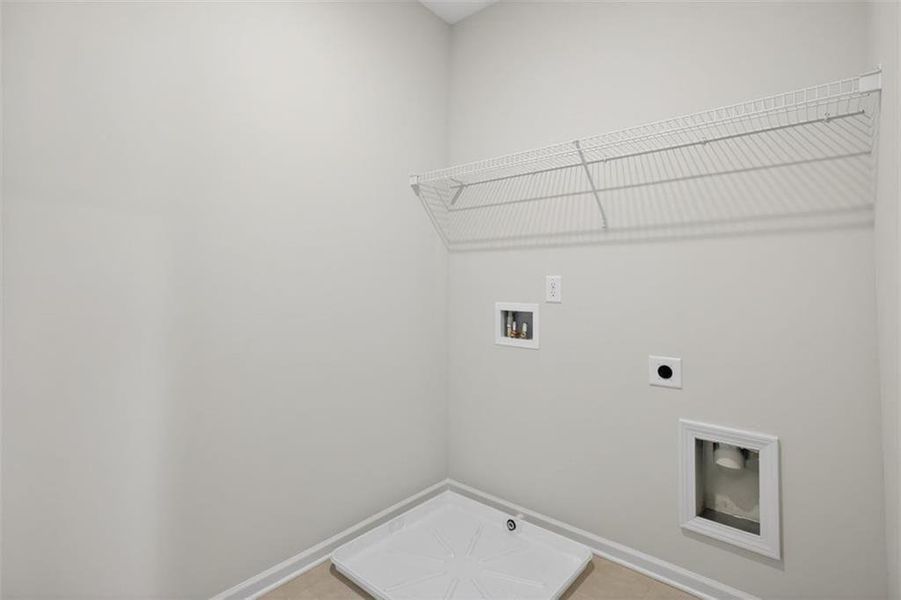 Spacious, unfurnished interior of a new home in Sanders Park, Austell (Image 28).