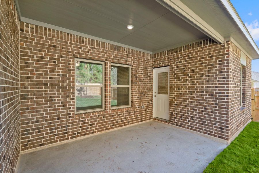Exterior details and patio area of a home in Westridge Cove, Conroe (Image 4). Exterior details and patio area of a home in Westridge Cove, Conroe (Image 4).