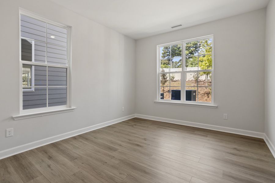 Spacious, unfurnished interior of a new home in Georgias Landing, Raleigh (Image 31).