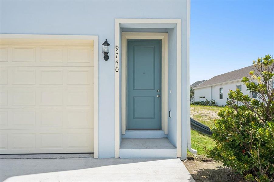 Exterior details and patio area of a home in Laureate Park, Orlando (Image 40).