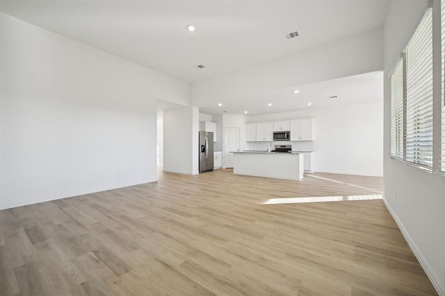 Spacious, unfurnished interior of a new home in Lakehaven - Premier Series, Farmersville (Image 26).