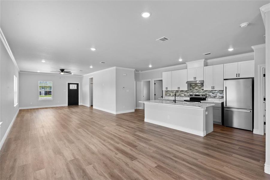 Spacious, unfurnished interior of a new home in , Kosse (Image 28). Spacious, unfurnished interior of a new home in , Kosse (Image 28).