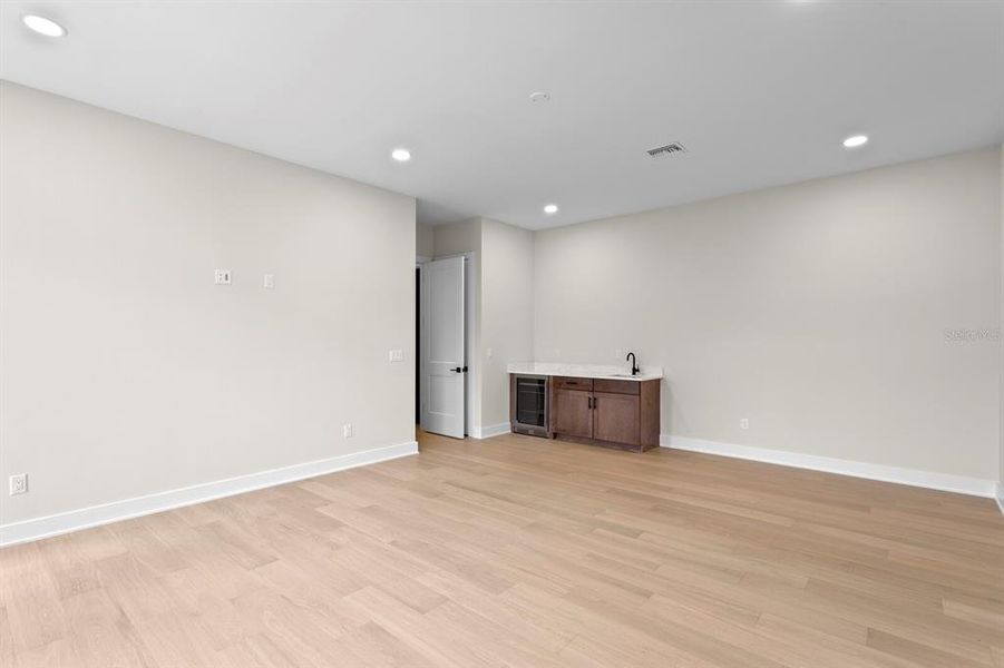 Spacious, unfurnished interior of a new home in , Tampa (Image 20).