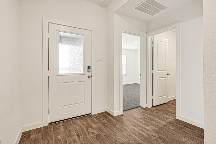 Spacious, unfurnished interior of a new home in Holly Ridge, Rosenberg (Image 14).