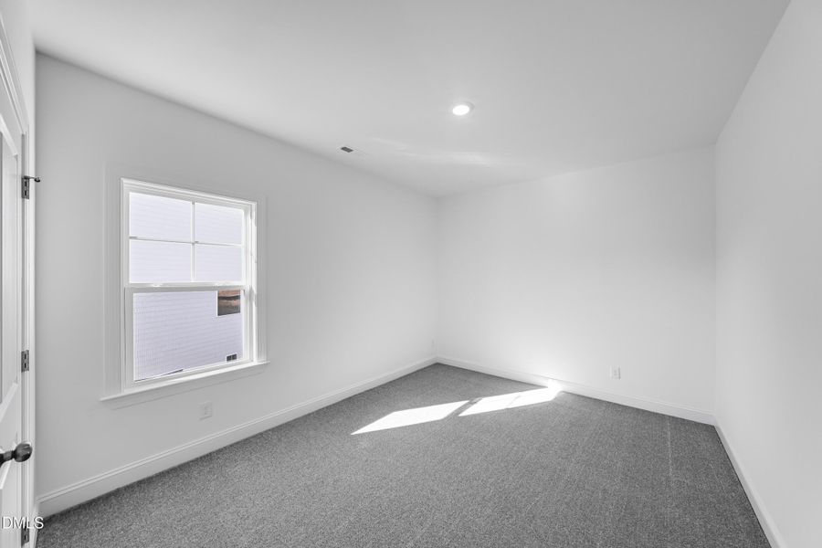 SUN_Stoneriver_Pic_EastmanIII_Bed4_1of2