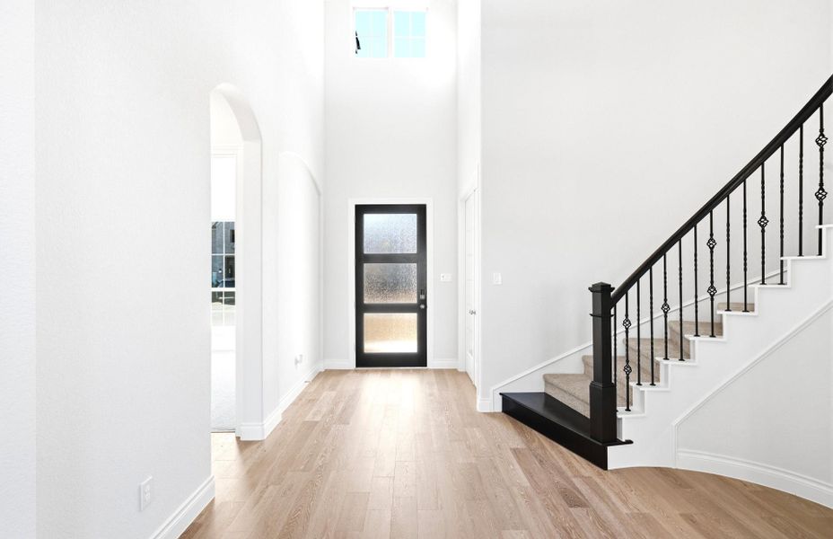 Spacious, unfurnished interior of a new home in Bridgeland 60′, Cypress (Image 18).