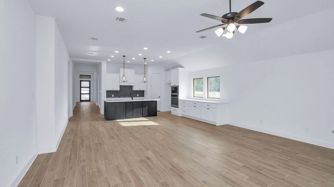Spacious, unfurnished interior of a new home in Woodhavyn 50', Magnolia (Image 11).