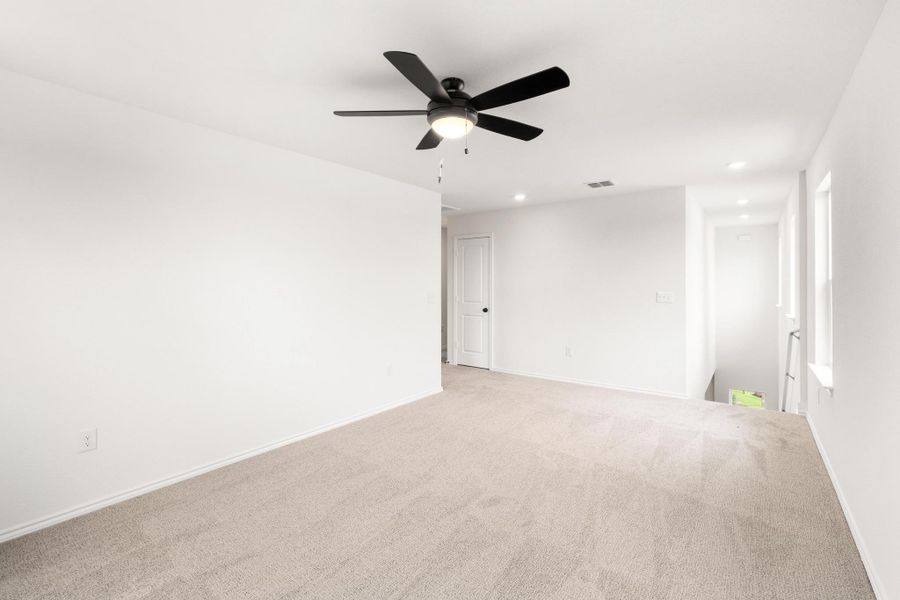 Spacious, unfurnished interior of a new home in Creekside at Estancia, Austin (Image 12).