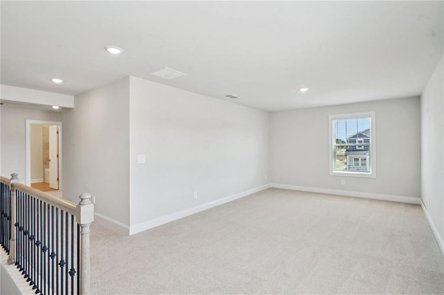 Spacious, unfurnished interior of a new home in River Pointe, Monroe (Image 28).