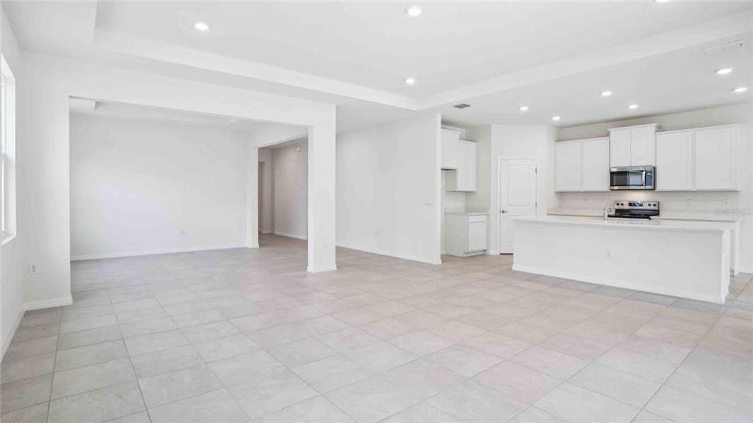Spacious, unfurnished interior of a new home in Waterford, Brooksville (Image 19).