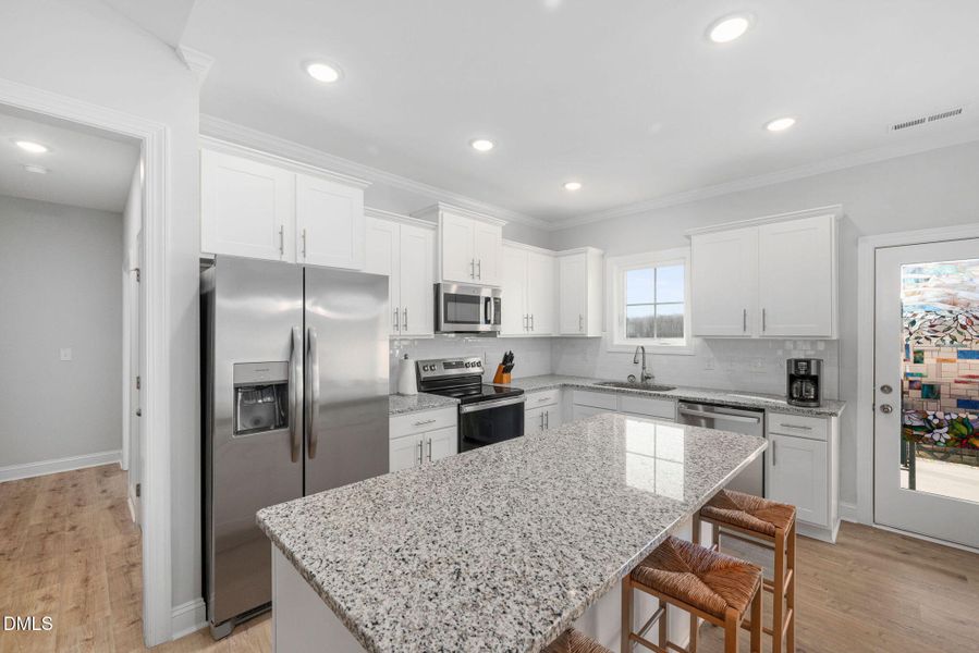 20-web-or-mls-6056-old-smithfield-rd