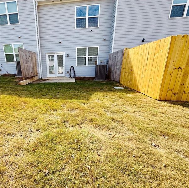 Exterior details and patio area of a home in , Palmetto (Image 2).