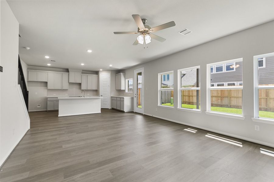 Representative unfurnished interior of a home built from the Enclave Series - Maui by DRB Homes in Dauer Ranch, New Braunfels (Image 15).