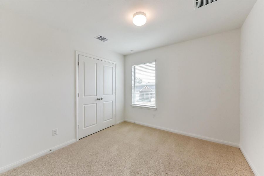Spacious, unfurnished interior of a new home in King Oaks Village, Baytown (Image 31).