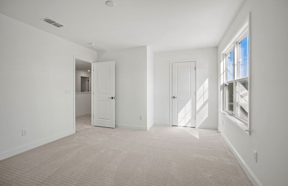 Spacious, unfurnished interior of a new home in Forest Creek, Waxhaw (Image 26).