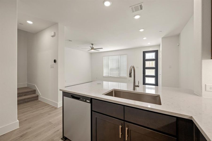 2544 Campden Mews-010