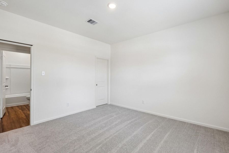 Spacious, unfurnished interior of a new home in Vida Mar, League City (Image 17). Spacious, unfurnished interior of a new home in Vida Mar, League City (Image 17).