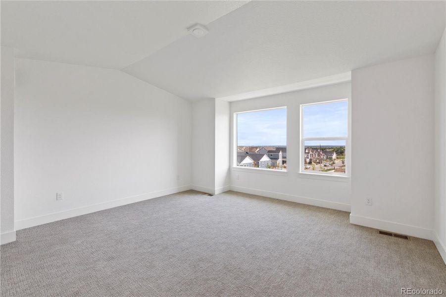 Spacious, unfurnished interior of a new home in Dillon Pointe - Skyview, Broomfield (Image 17).
