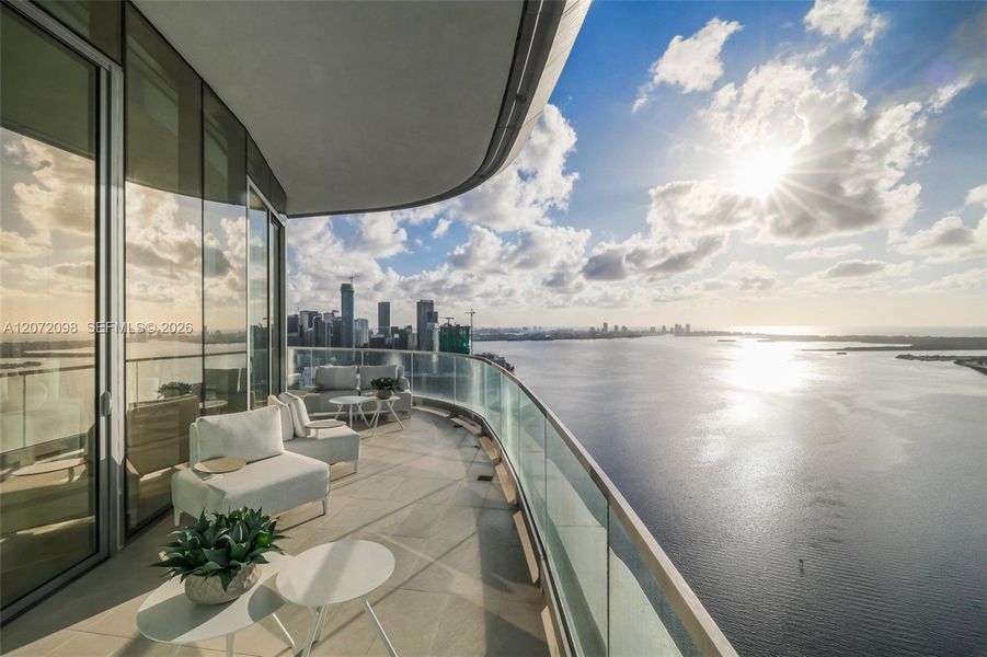 Condo located in Miami, FL showcasing its design and architecture (Image 33).