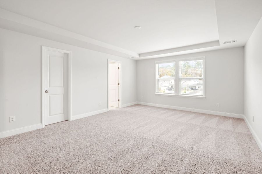 Spacious, unfurnished interior of a new home in Waterways, Richmond Hill (Image 13).
