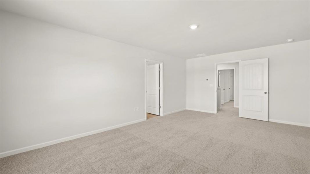 Spacious, unfurnished interior of a new home in Oconee Overlook, Gainesville (Image 17).