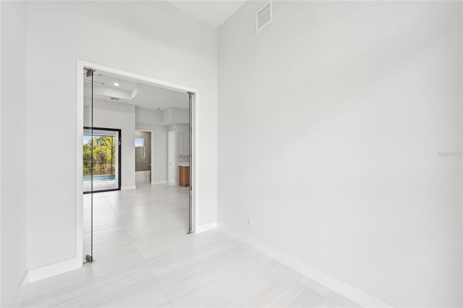 Spacious, unfurnished interior of a new home in , Port Charlotte (Image 33).