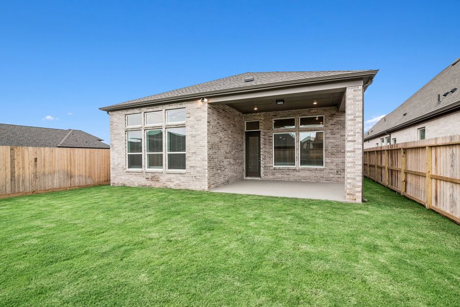 Representative exterior details of a home built from the The Dunlap by David Weekley Homes in Grange 45' Homesites, Katy (Image 4). Representative exterior details of a home built from the The Dunlap by David Weekley Homes in Grange 45' Homesites, Katy (Image 4).