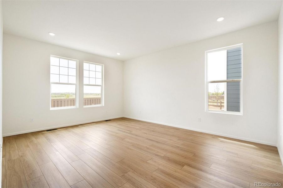 Spacious, unfurnished interior of a new home in Turnberry, Commerce City (Image 14).