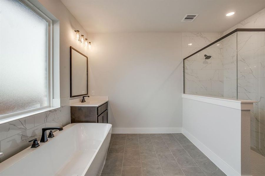 Furnished interior view inside a new home in Talon Hills, Fort Worth (Image 14).