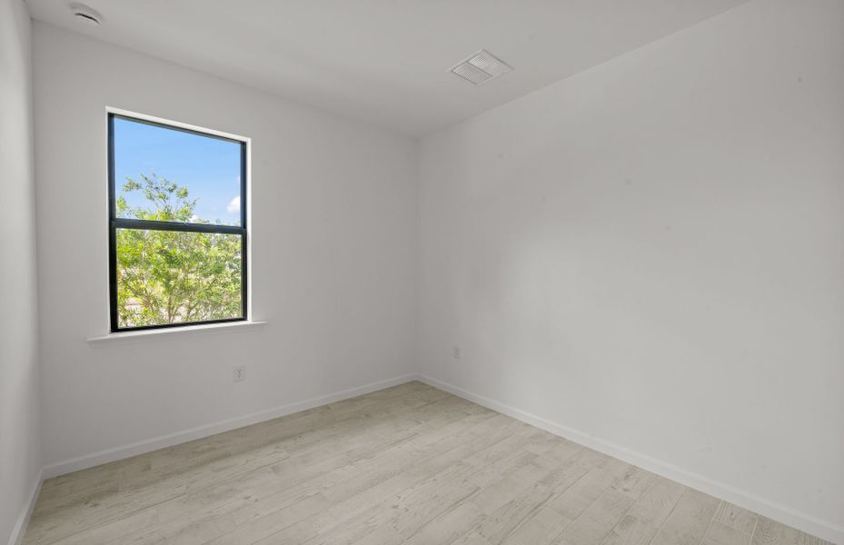 Spacious, unfurnished interior of a new home in Terreno, Naples (Image 20). Spacious, unfurnished interior of a new home in Terreno, Naples (Image 20).
