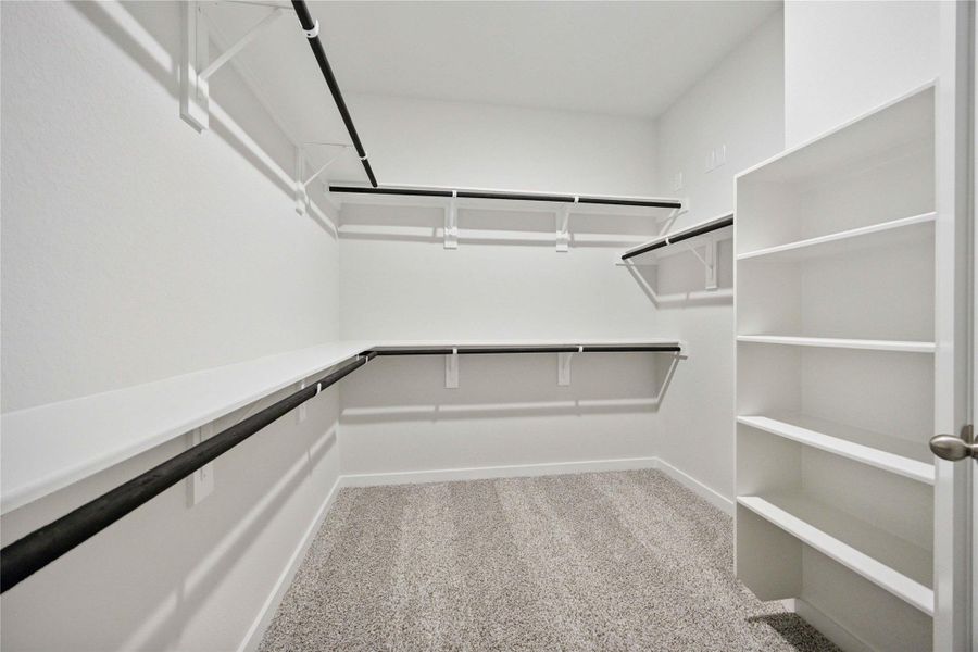 Spacious, unfurnished interior of a new home in Deer Pines, Conroe (Image 23).