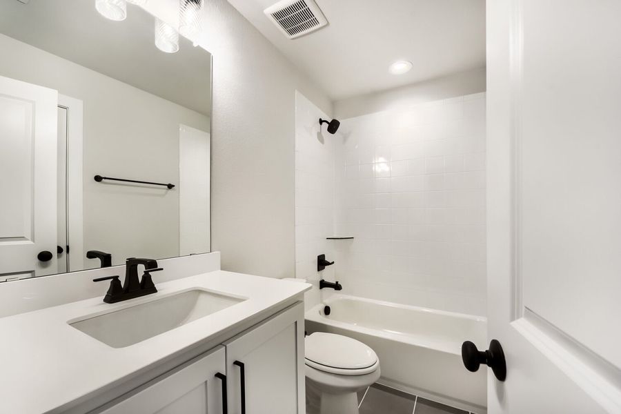 790 White Sage - Full Bathroom 790 White Sage - Full Bathroom