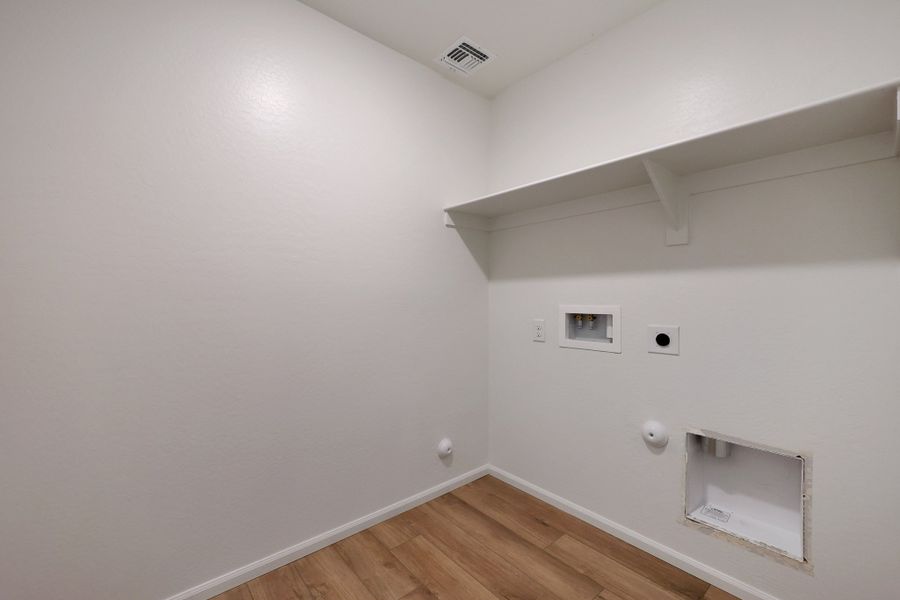 Spacious, unfurnished interior of a new home in Cross Creek Ranch, Coolidge (Image 19).