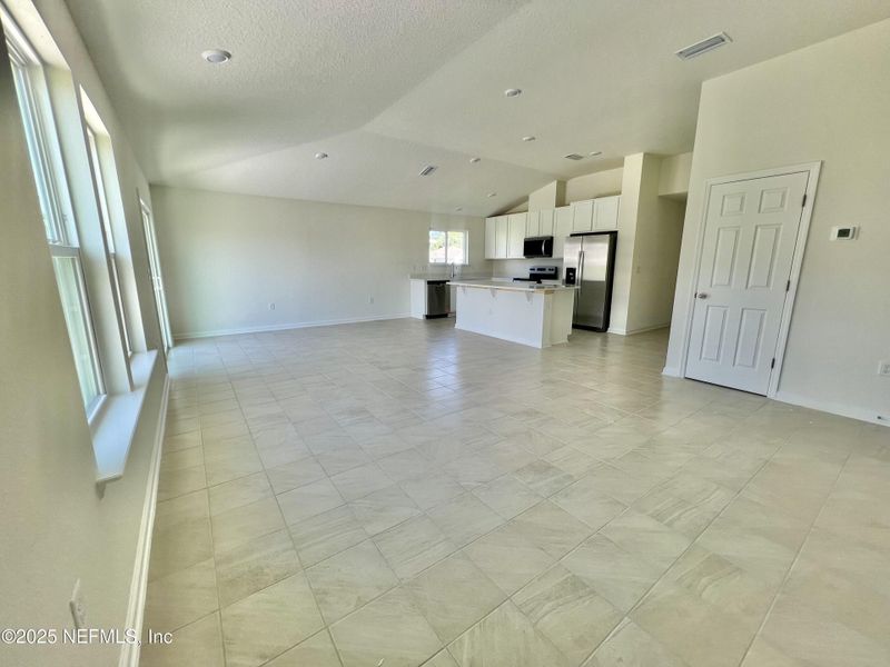 Spacious, unfurnished interior of a new home in Bellbrooke, Jacksonville (Image 8). Spacious, unfurnished interior of a new home in Bellbrooke, Jacksonville (Image 8).