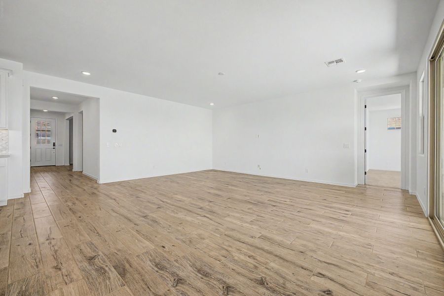 Spacious, unfurnished interior of a new home in Las Ventanas - RV Collection, Goodyear (Image 9).