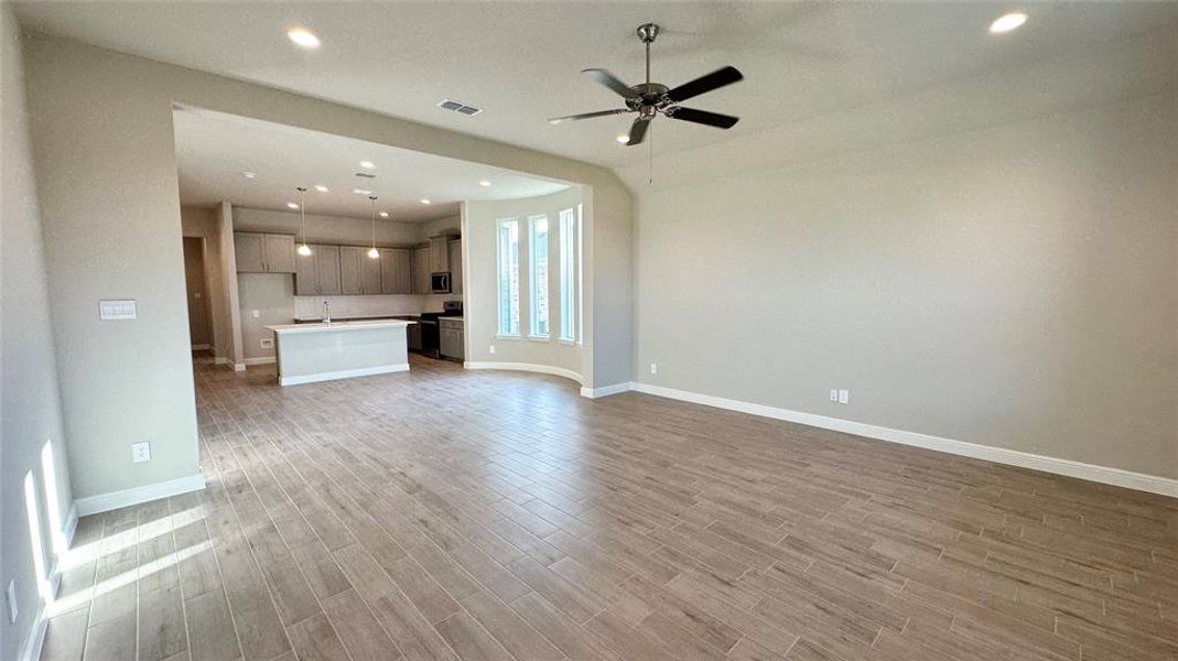 Spacious, unfurnished interior of a new home in Rock Creek Ranch, Fort Worth (Image 19).