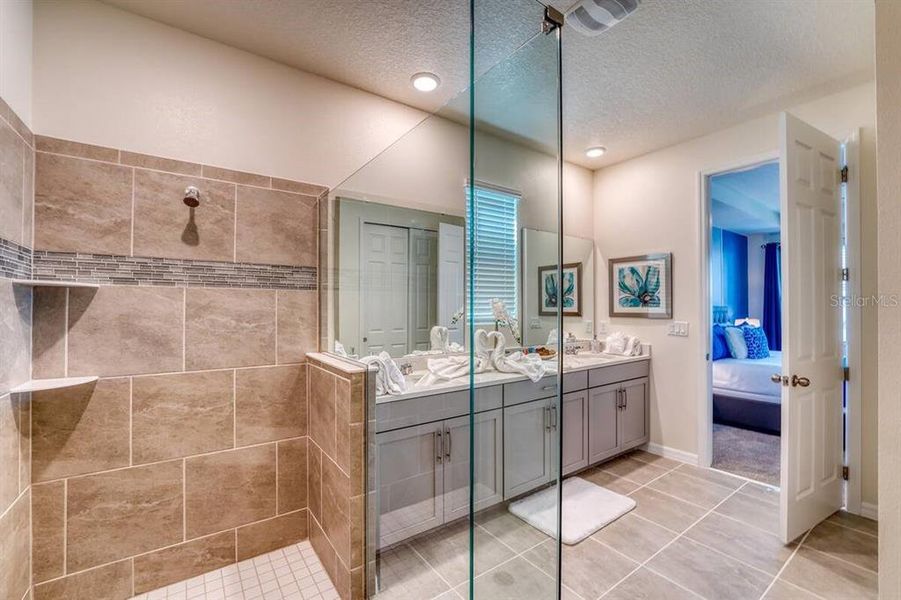 Huge Master Bathroom