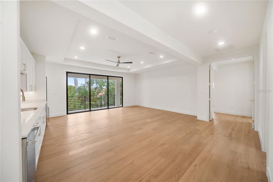 Spacious, unfurnished interior of a new home in , Sarasota (Image 77).