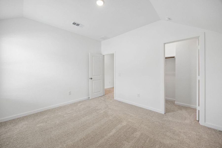 Spacious, unfurnished interior of a new home in Ellerden, Tomball (Image 20).