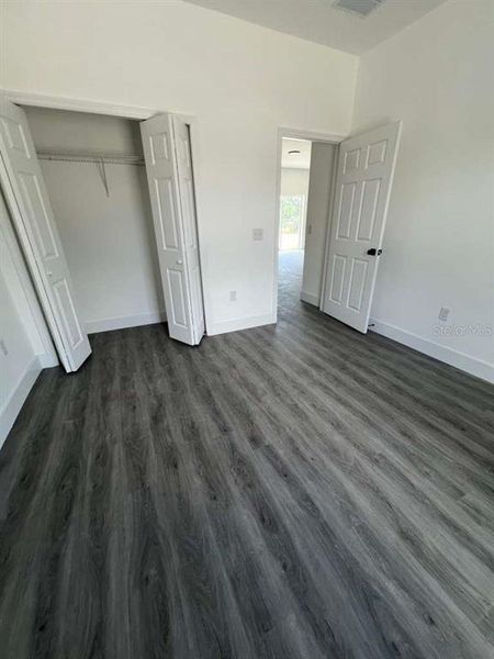 Spacious, unfurnished interior of a new home in , Lake Wales (Image 28).