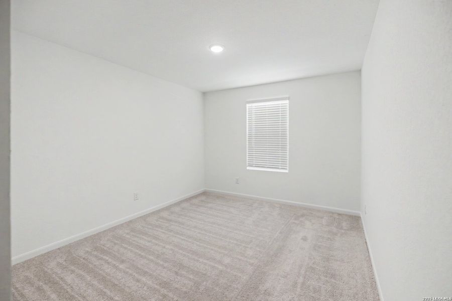 Spacious, unfurnished interior of a new home in Hennersby Hollow, San Antonio (Image 27).