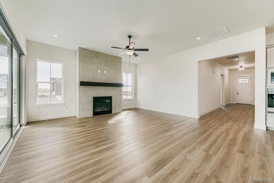 Spacious, unfurnished interior of a new home in Timber Ridge, Colorado Springs (Image 24).