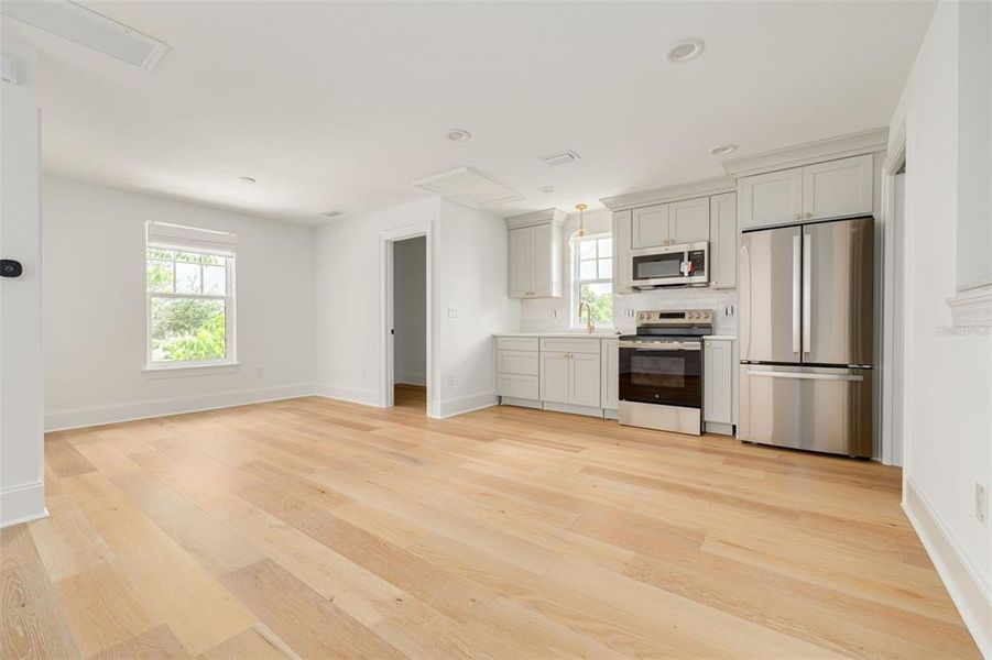 Spacious, unfurnished interior of a new home in , St. Petersburg (Image 24).